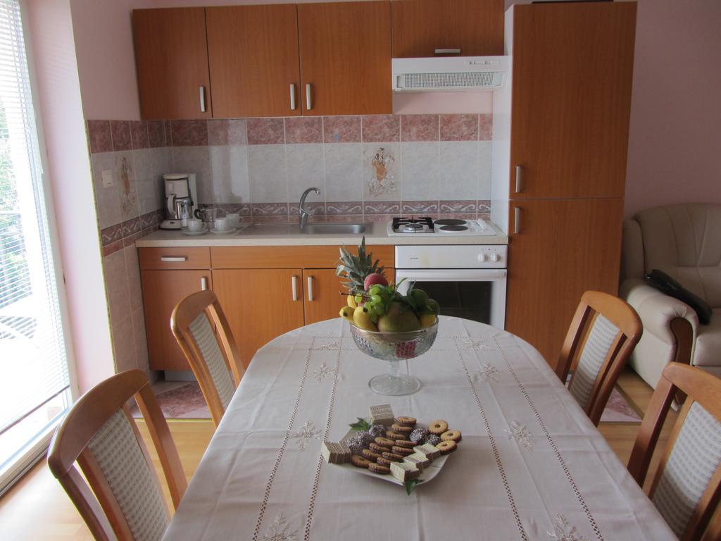 Apartments Dilja Malinska Rum bild