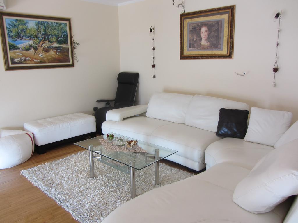 Apartments Dilja Malinska Rum bild